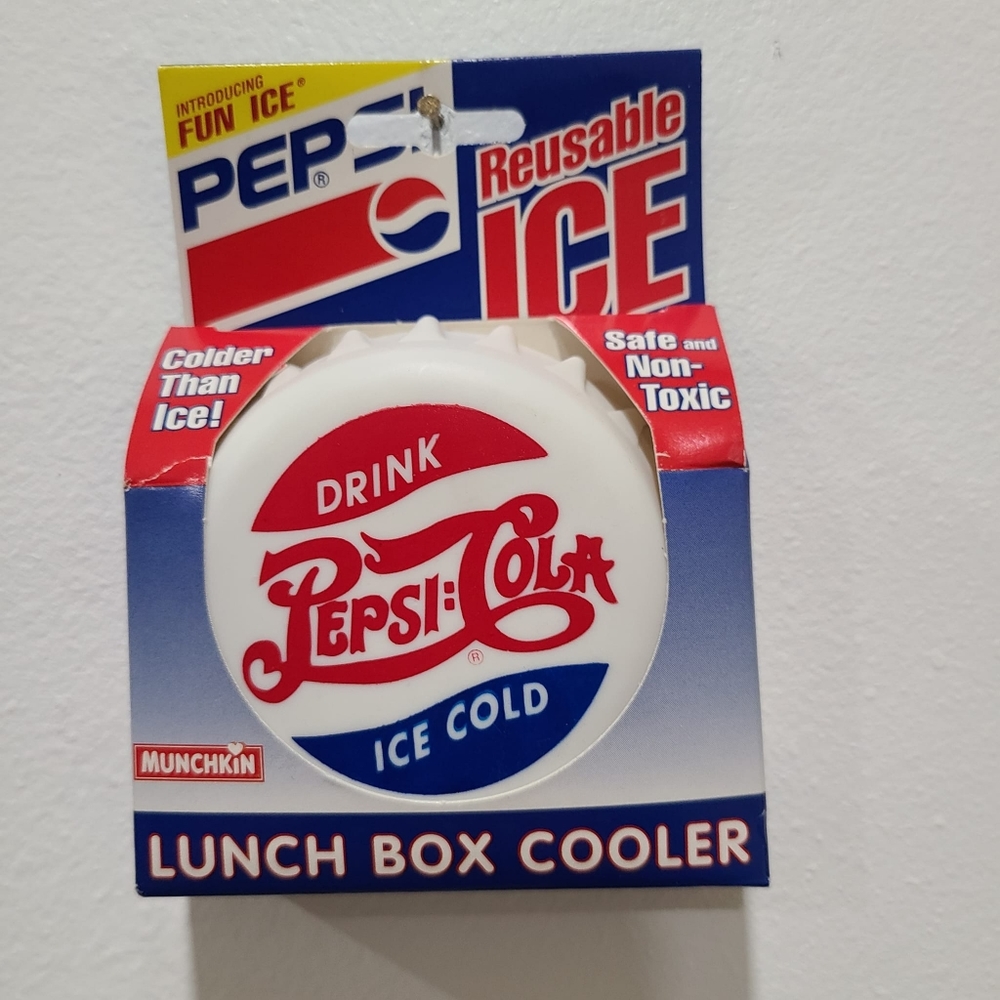 1996 Fun Ice PEPSI Cola Bottle Cap Lunch Box Cooler Ice Pack